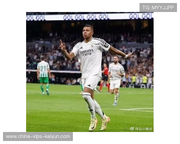 姆巴佩获赠超级玩具后笑裂了：童趣与激情的完美结合