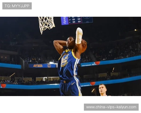 库明加强硬突破飞身扣篮全场齐声惊呼