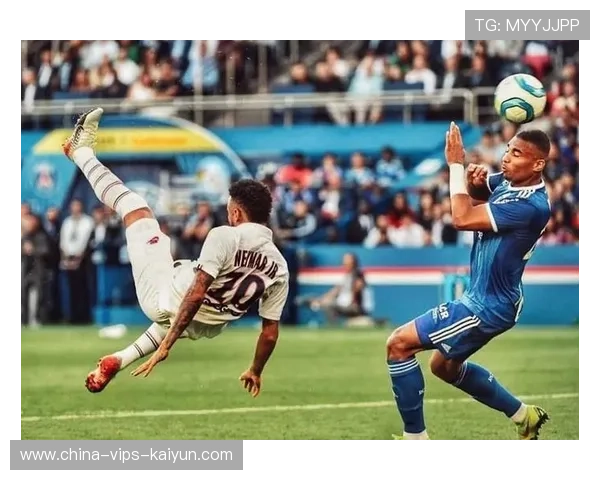 内马尔倒钩完成高难度得分秀——足球场上的绝妙艺术