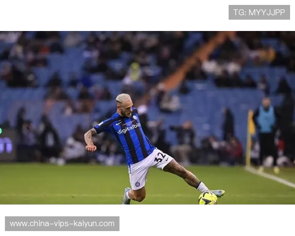 国米左路不断形成重叠推进,迪马尔科的传球变化丰富 国米左路不断形成重叠推进,迪马尔科的传球变化丰富